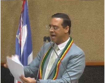 Capa: Alba aprova projeto que concede meia entrada a profissionais da educação na Bahia