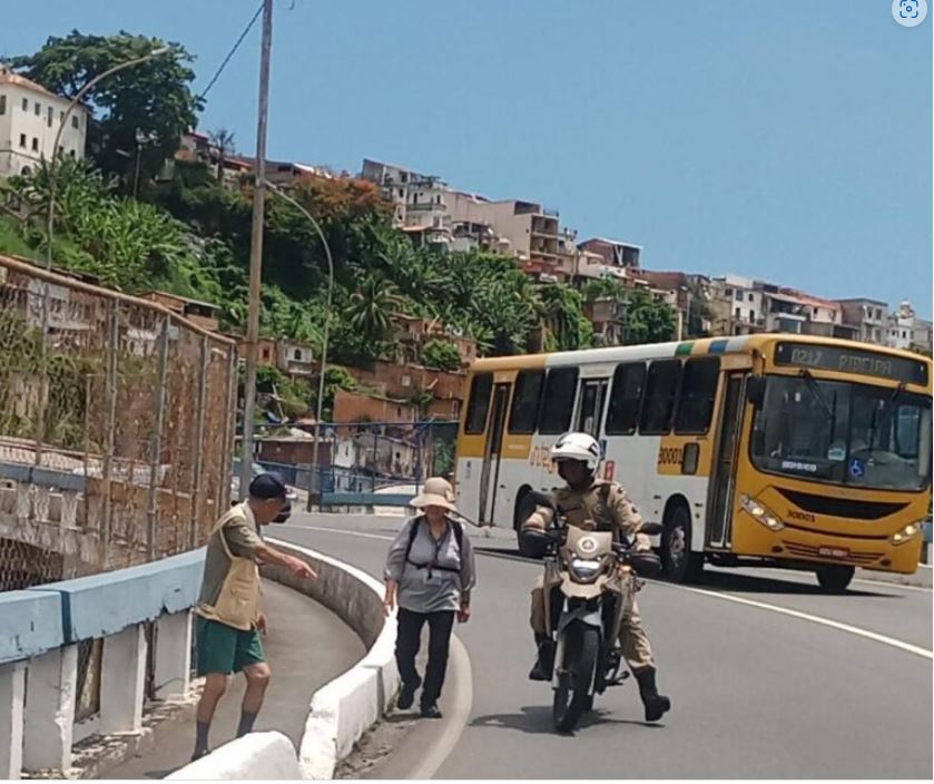 Capa: Turistas japoneses se perdem após sair de navio e são encontrados pela PM em Salvador