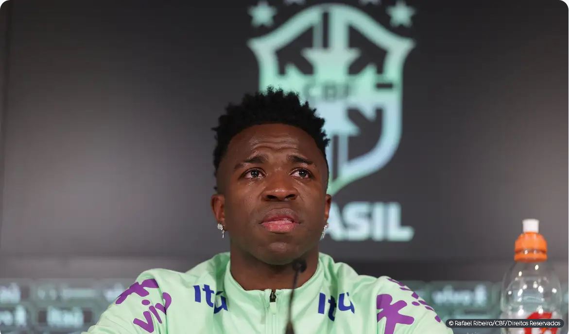 Capa: Em lágrimas, Vini Jr revela “menos vontade de jogar” devido a racismo
