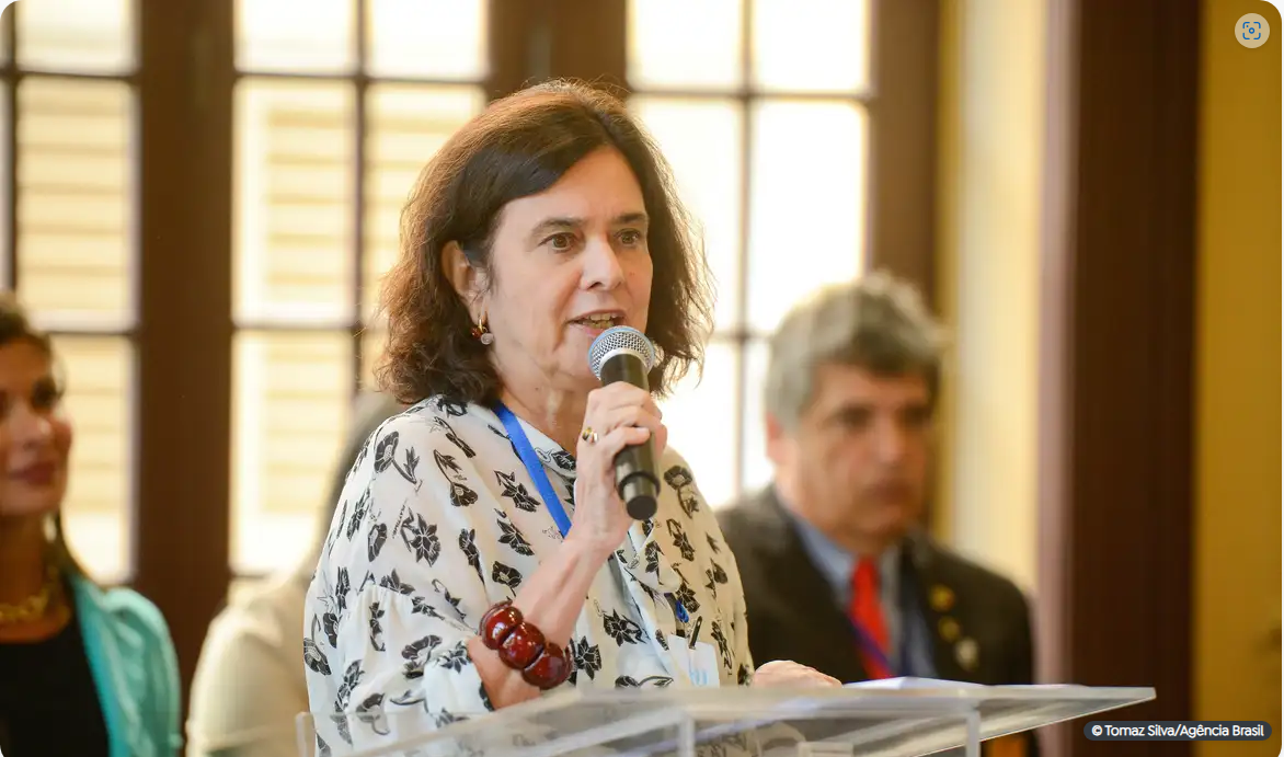 Capa: CRF proibe morte de feto acima de 22 semanas em caso de estupro; ministra da saúde não comenta decisão