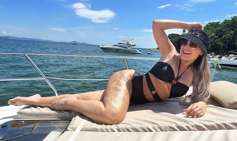 Capa: Andressa Urach diz querer mais um filho. “Parei ontem de tomar remédio. Vamos começar a tentar um bebê,” dispara