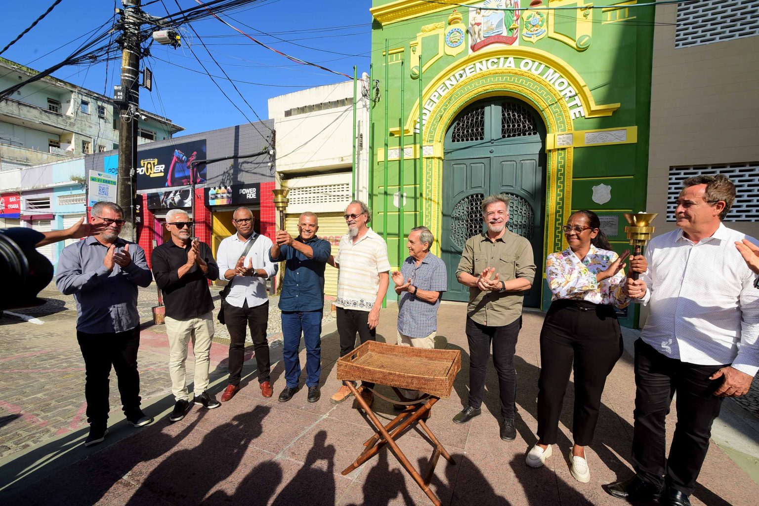 Capa: Cerimônia simbólica marca pré-abertura do 2 de Julho com entrega de novas tochas
