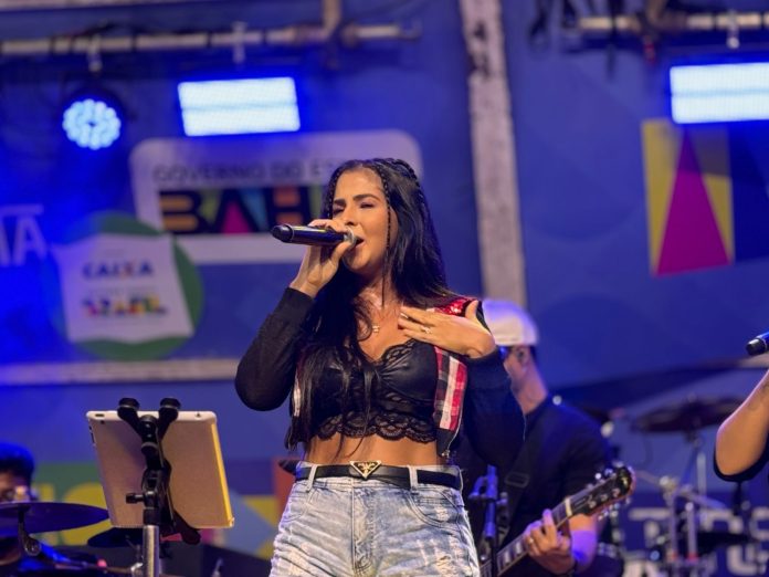 Capa: Larissa Marques abre segundo dia de festa no São João do Pelô