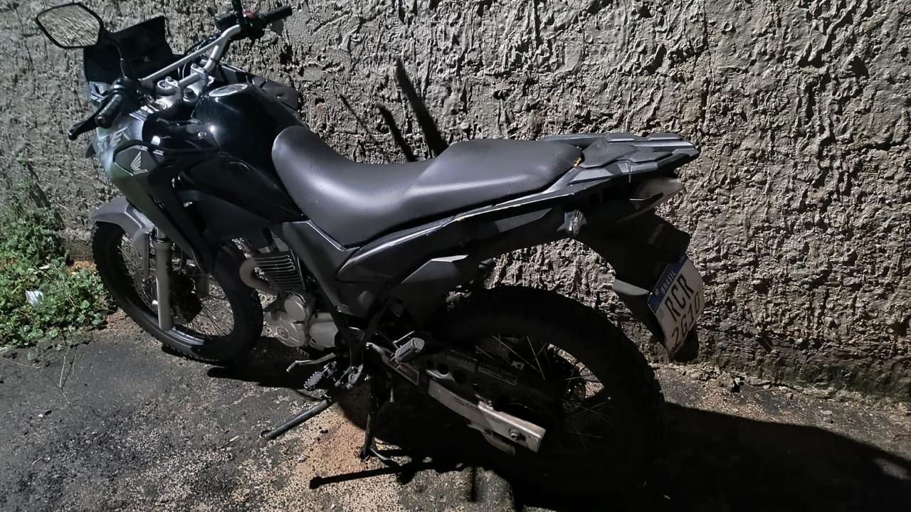 Capa: Motocicleta roubada é recuperada pela PM em São Marcos