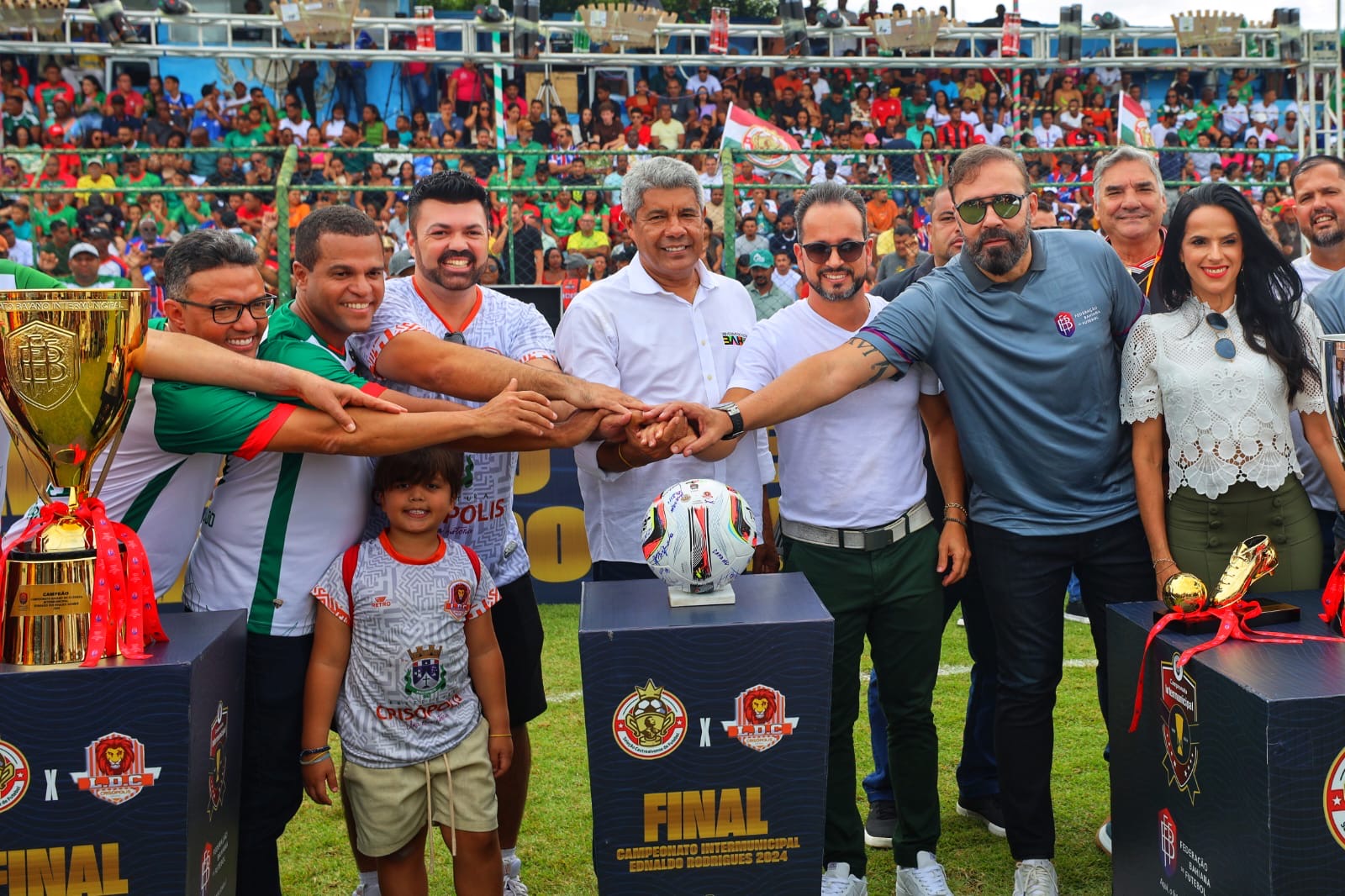 Capa: Governador acompanha vitória histórica do Castro Alves na final do Campeonato Intermunicipal de Futebol