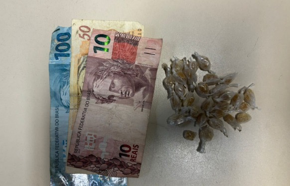 Capa: PM apreende drogas em Feira de Santana