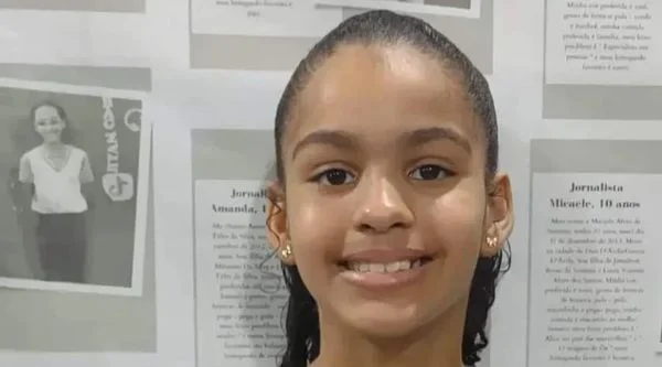 Capa: Corpo de Amanda Teles, de 12 anos, em Dias D’Ávila após cair em bueiro