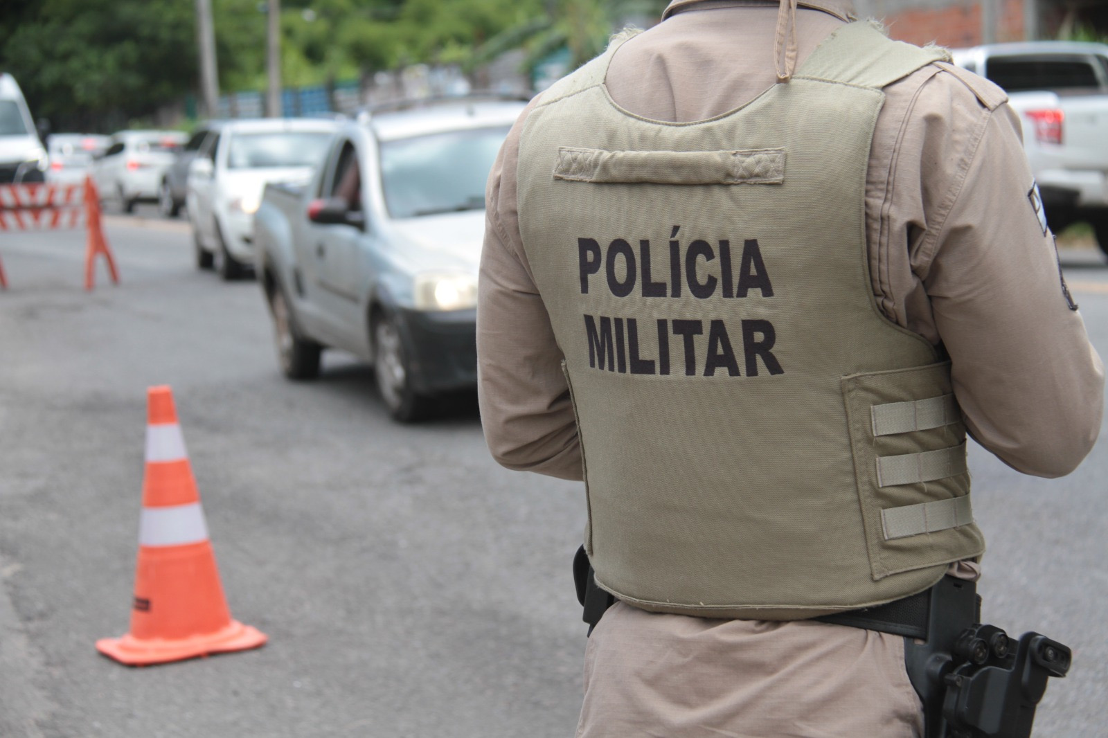Capa: Foragido da justiça é detido pela PM na Barra