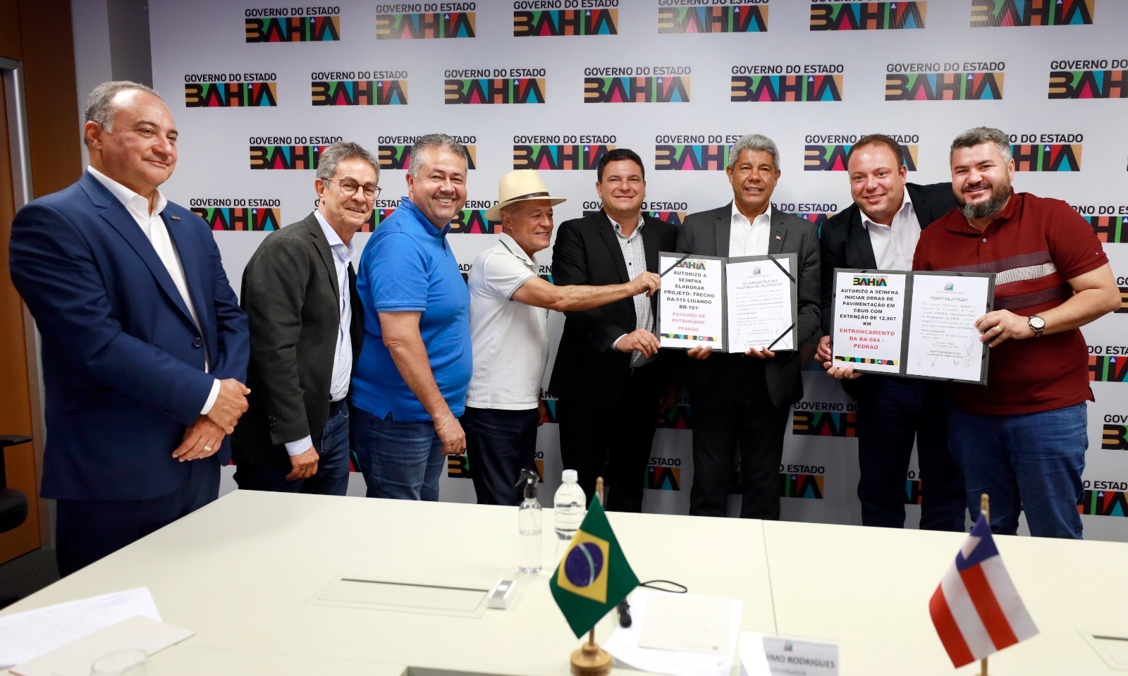 Capa: Governo investe R$ 54 milhões para pavimentação de rodovias nos municípios de Coronel João Sá, Sítio do Quinto, Coração de Maria e Pedrão
