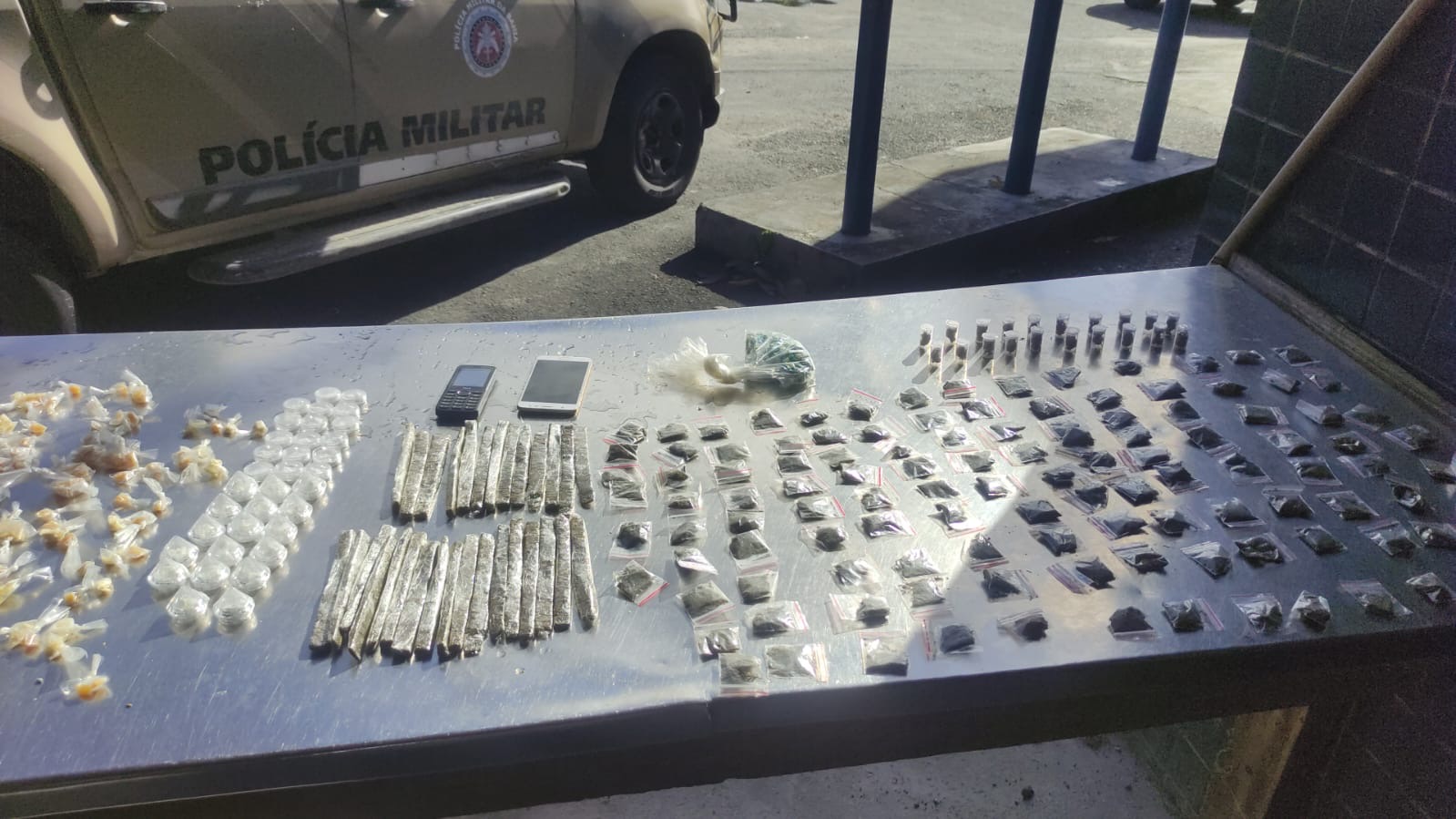 Capa: PM apreende drogas em Narandiba