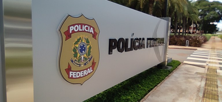 Capa: PF cumpre mandado de prisão de foragido na BA