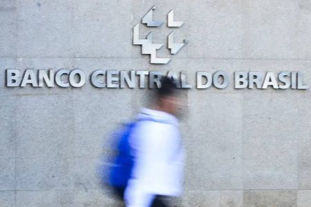 Capa: Copom eleva taxa de juros para 12,25% ao ano em reunião de dezembro