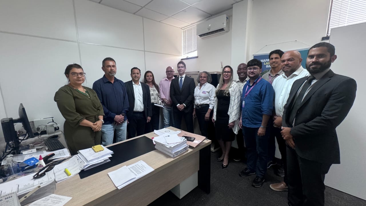 Capa: Equipe de Débora Régis inicia reuniões setoriais durante transição de governo em Lauro de Freitas