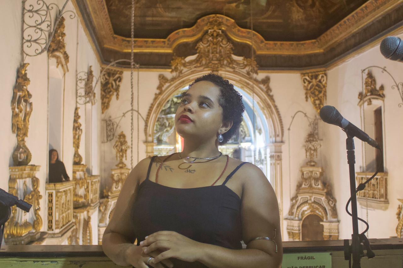 Capa: ENERGIA DE GOSTOSA! Soprano Camila Ceuta encanta na Novena do Senhor do Bonfim com dueto especial