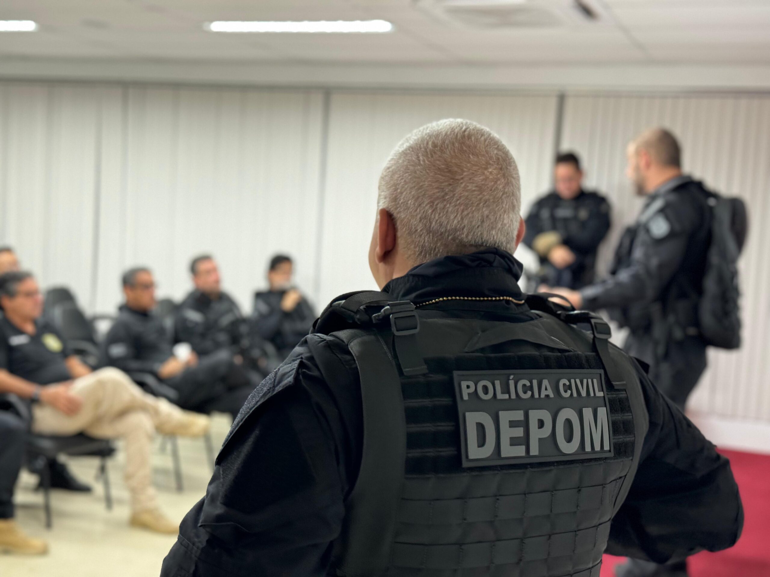 Capa: A Polícia Civil representa por aplicação de medidas cautelares contra integrantes de uma torcida organizada