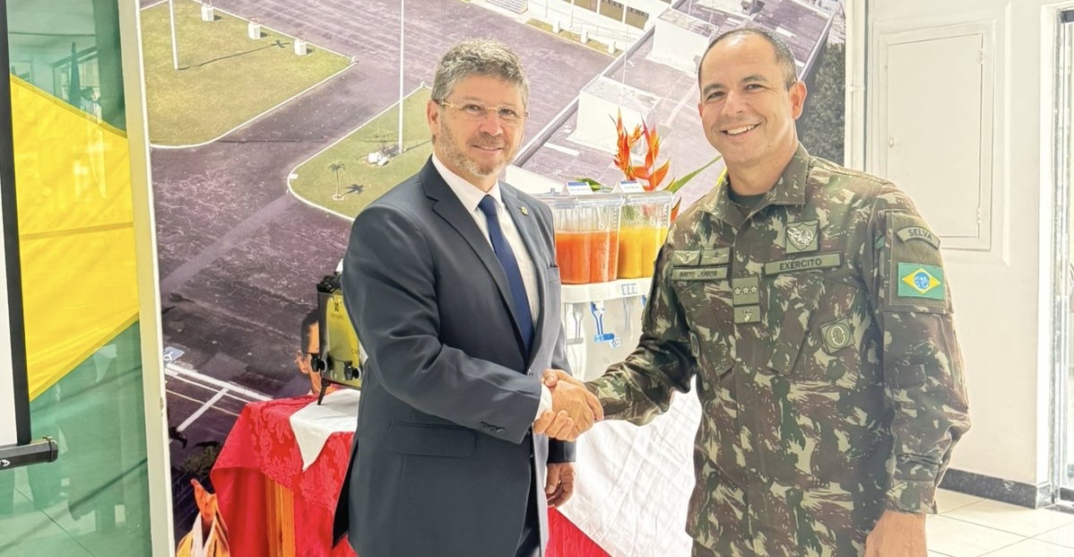 Capa: LAURO: secretário Glauber Moraes participa de café da manhã em comemoração aos 115 anos da Escola de Saúde e Formação Complementar do Exército (ESFCEX)
