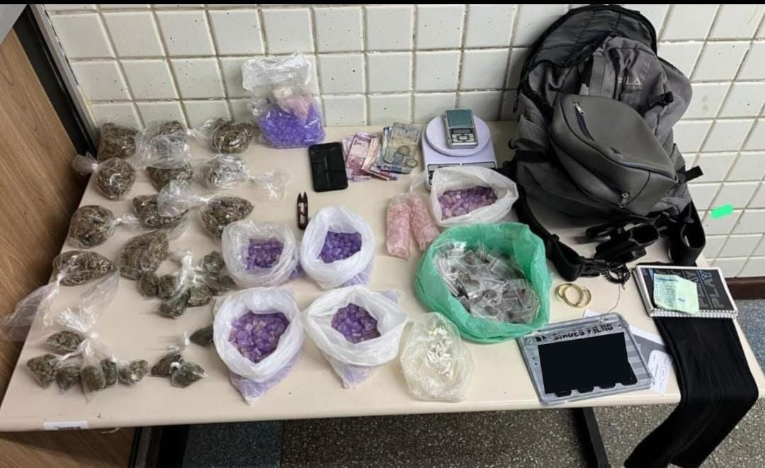 Capa: PM apreende drogas no Arraial do Retiro