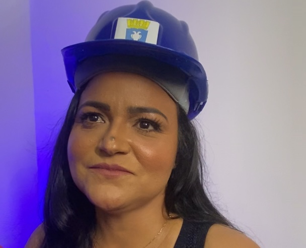 Capa: LAURO: Débora Régis garante foco em manter serviços públicos e acabar com contratos com irregularidades e funcionários fantasmas