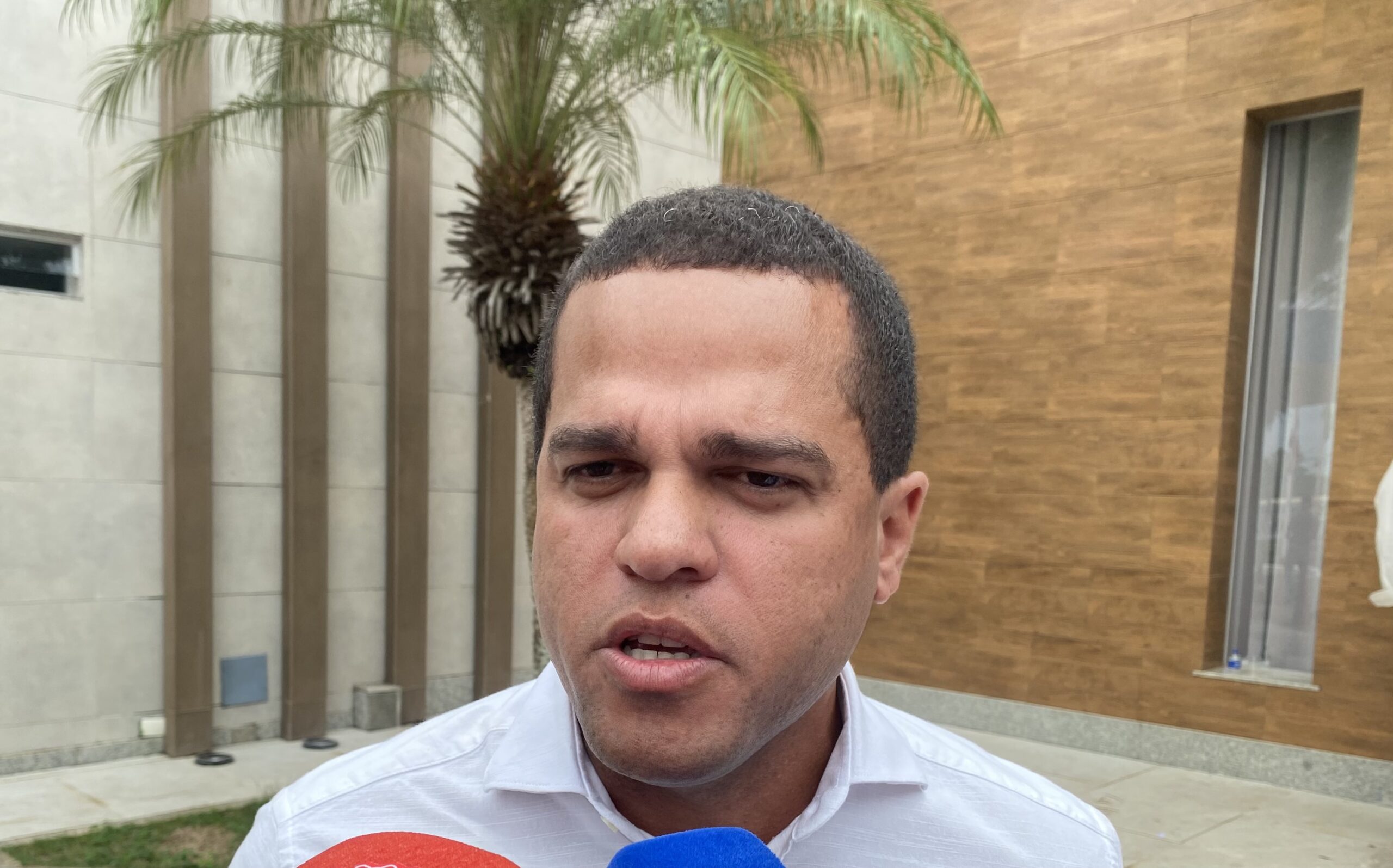 Capa: “Não se pode ser desleal com quem foi seu aliado”, dispara Thiancle sobre eleição no Consorcio do Recôncavo