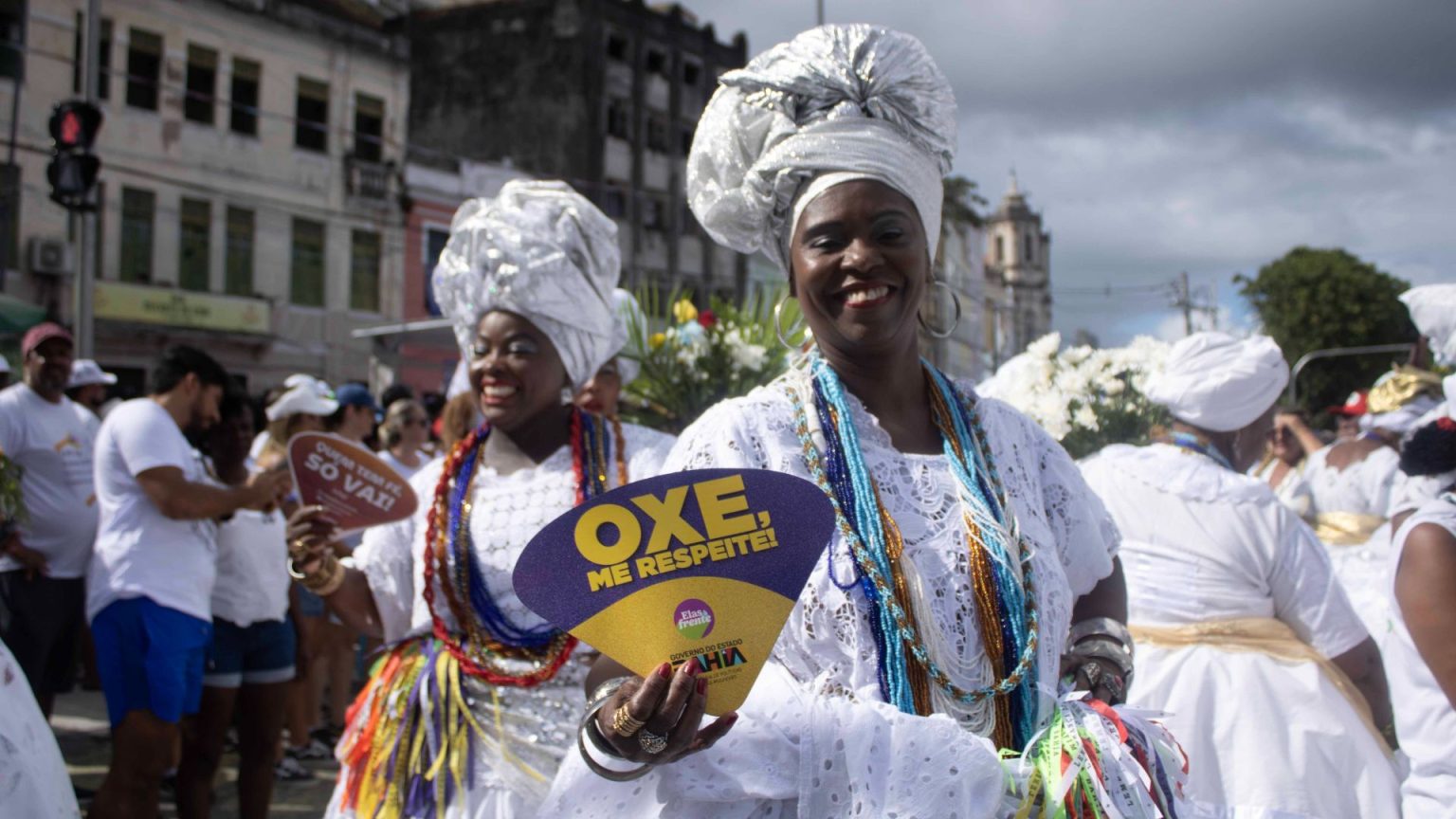 Capa: OXE, ME RESPEITE! Campanha conscientiza contra o assédio e a importunação sexual na Lavagem do Bonfim