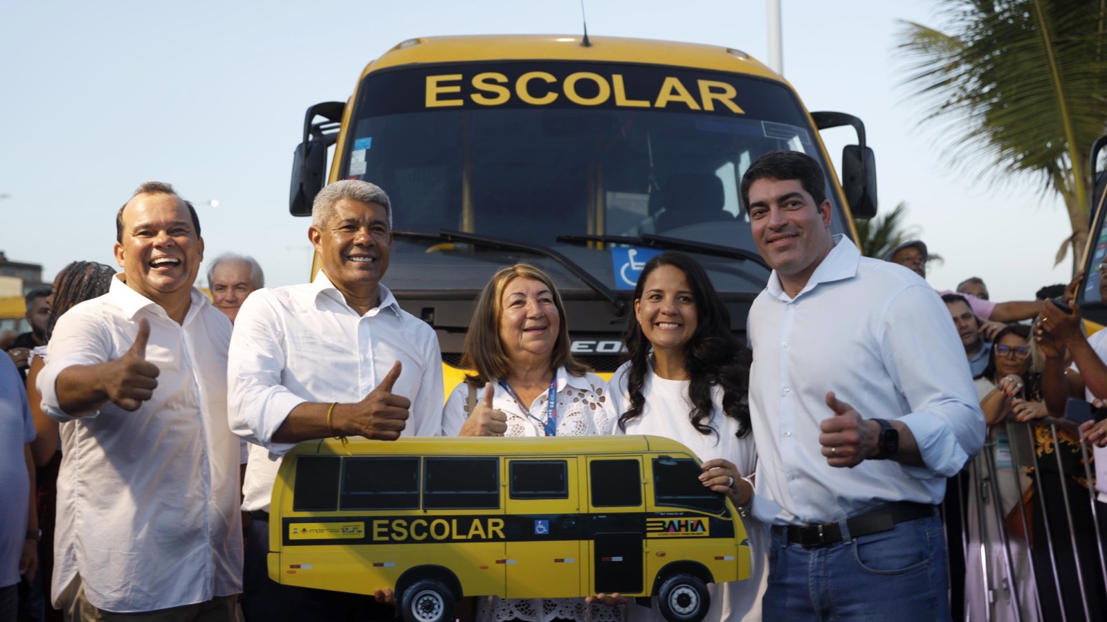 Capa: Governo do Estado amplia mobilidade de estudantes do interior com entrega de 417 ônibus escolares rurais