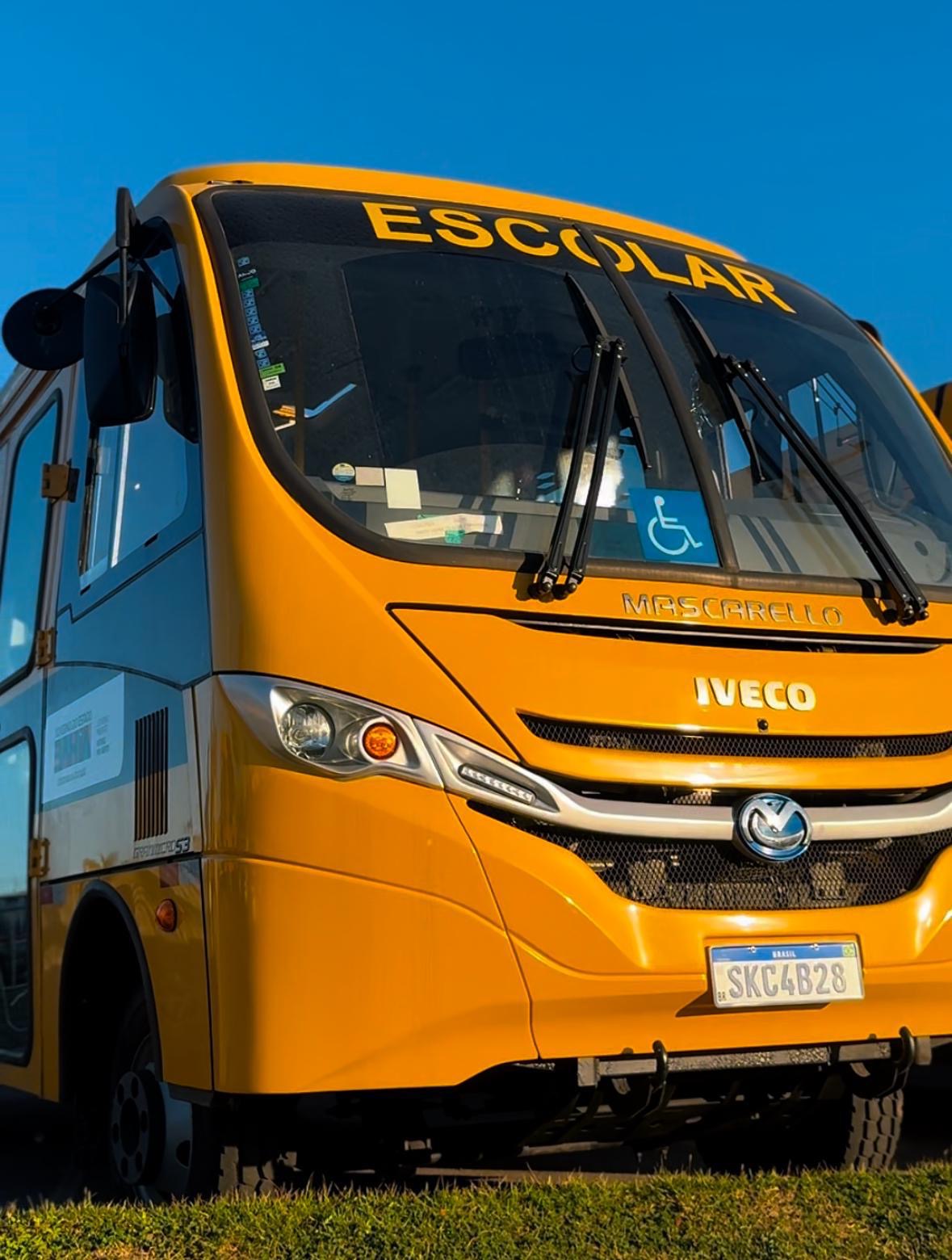 Capa: LAURO: Prefeitura recebe novo ônibus escolar para fortalecer a frota