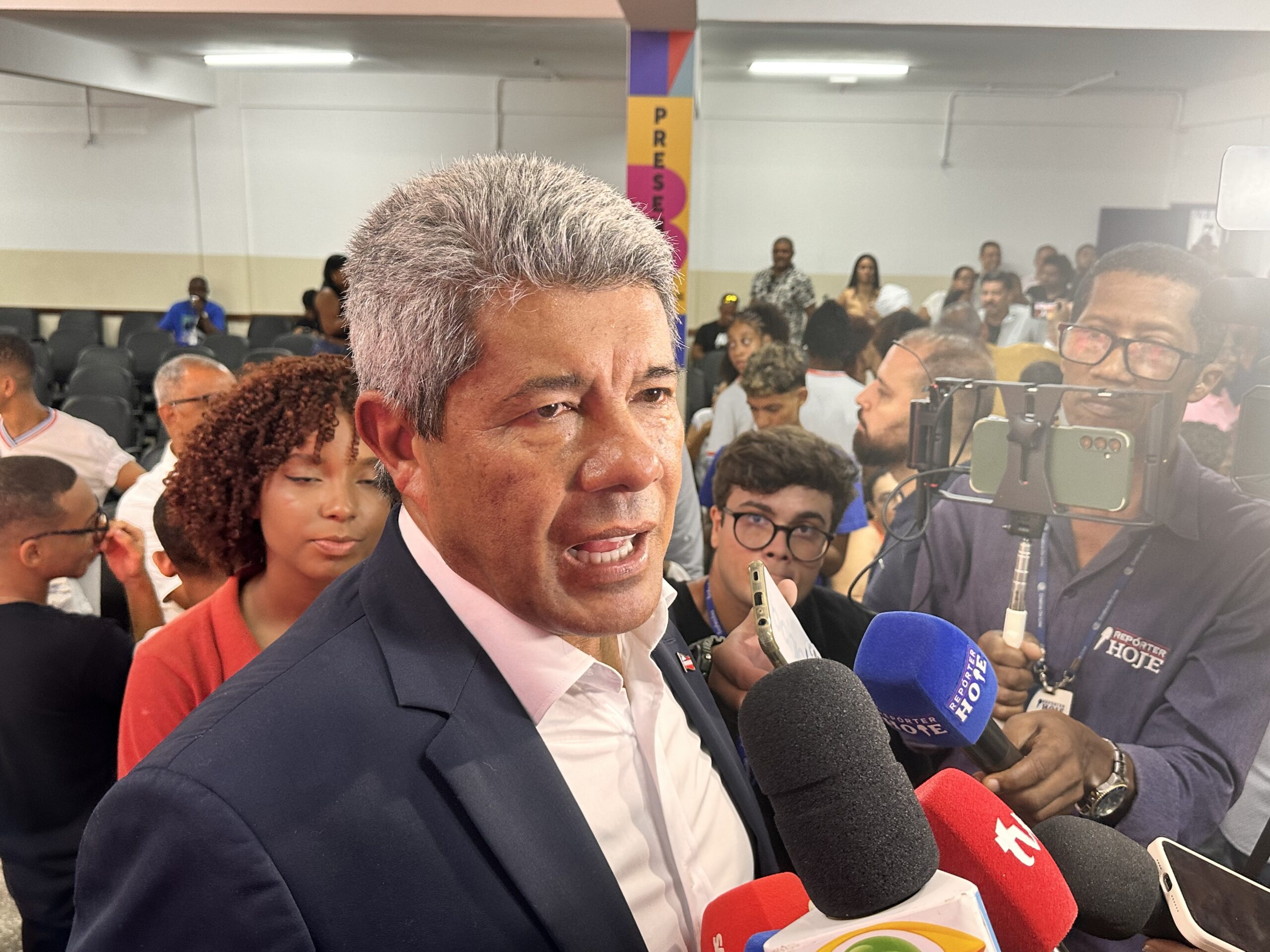 Capa: Governador Jerônimo Rodrigues agradece apoio de Carlos Muniz, presidente da Câmara de Salvador