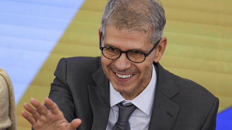 Capa: Sidônio assume a Secom, admite desafios do governo Lula e defende comunicação coletiva
