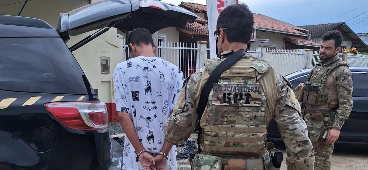 Capa: FICCOs Bahia e SC, além da PC e PM da Bahia capturam traficante que determinava mortes em Jequié