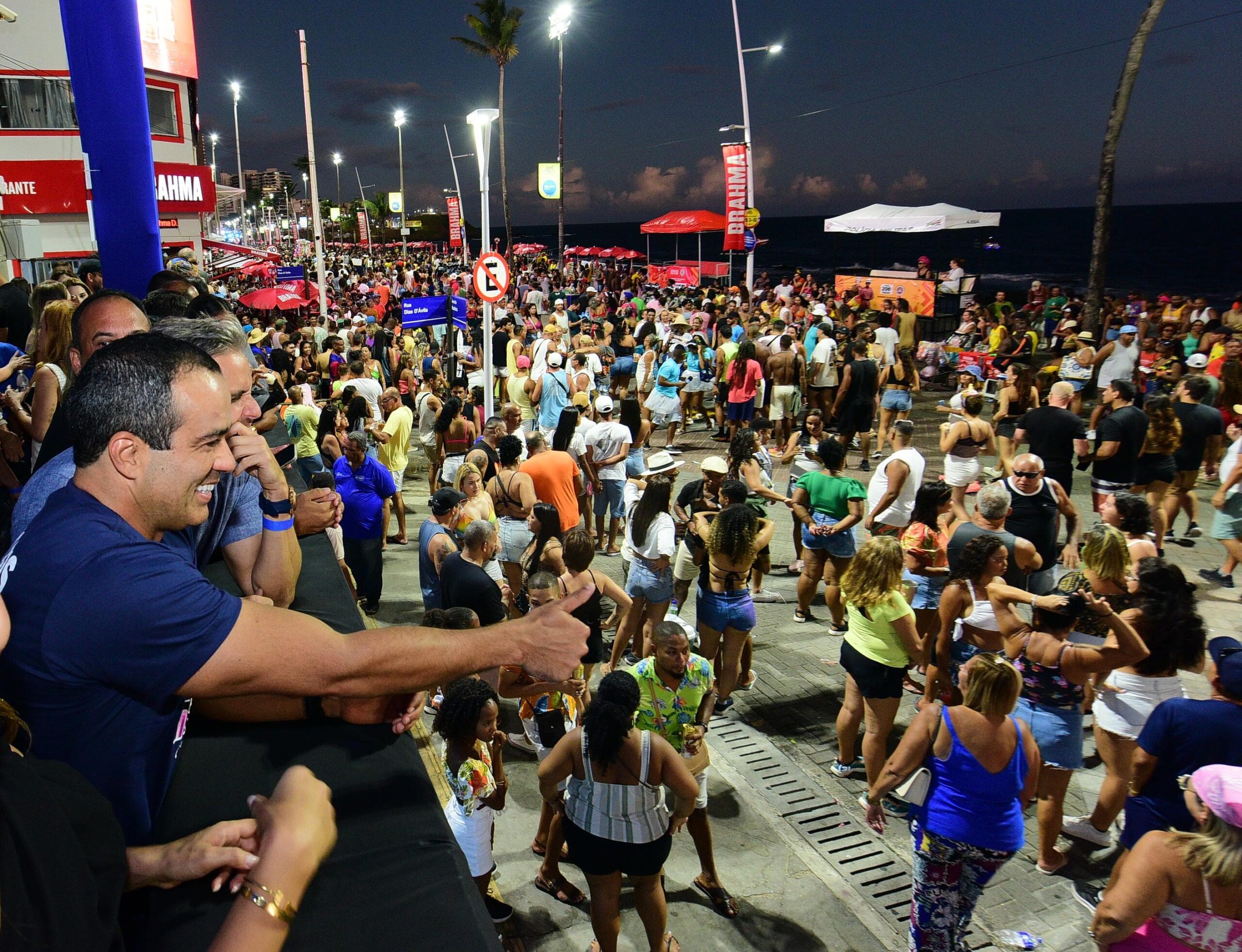 Capa: Bruno Reis diz que Carnaval de Salvador é disparado o melhor: “As outras devem estar disputando a segunda posição”