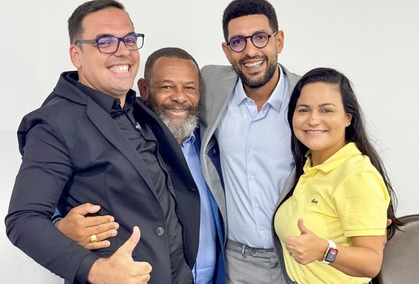 Capa: Quarteto Fantástico de Lauro de Freitas; brigas internas e fogo amigo abalam a base da prefeita Débora Régis