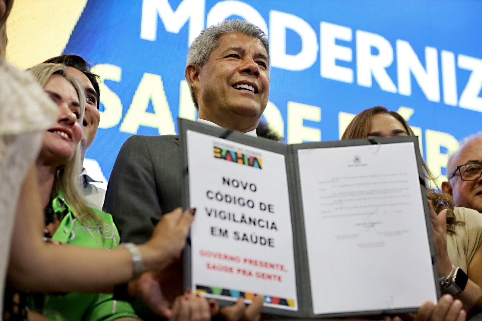 Capa: Bahia moderniza a saúde pública com novo código de vigilância