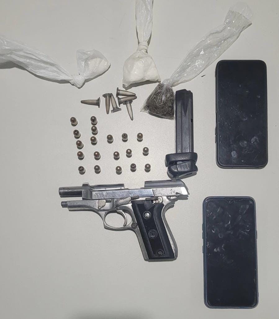 Capa: PM apreende arma de fogo com suspeito de tráfico em Camaçari