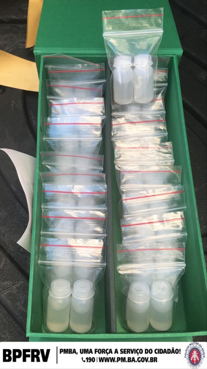 Capa: Suspeito é flagrado pela PM com frascos de lança-perfume em Massaranduba