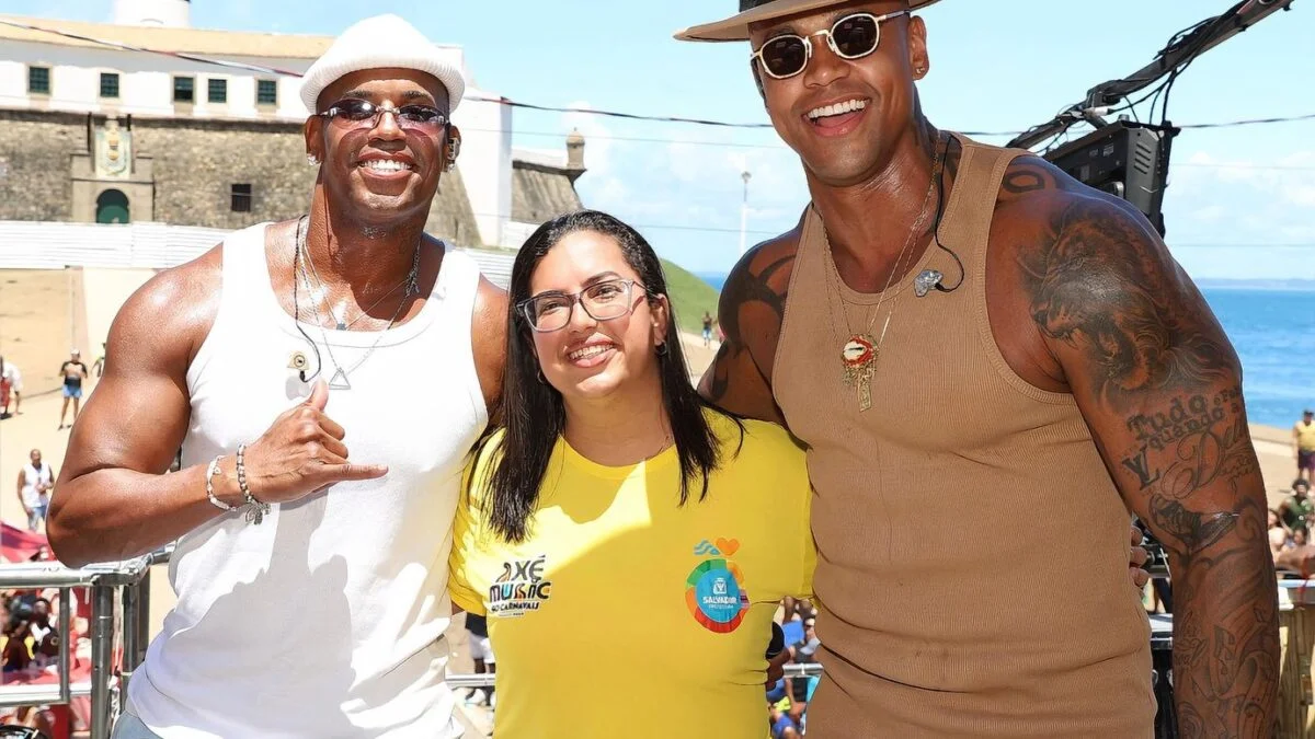 Capa: Ana Paula Matos marca presença em arrastão e celebra sucesso do Carnaval
