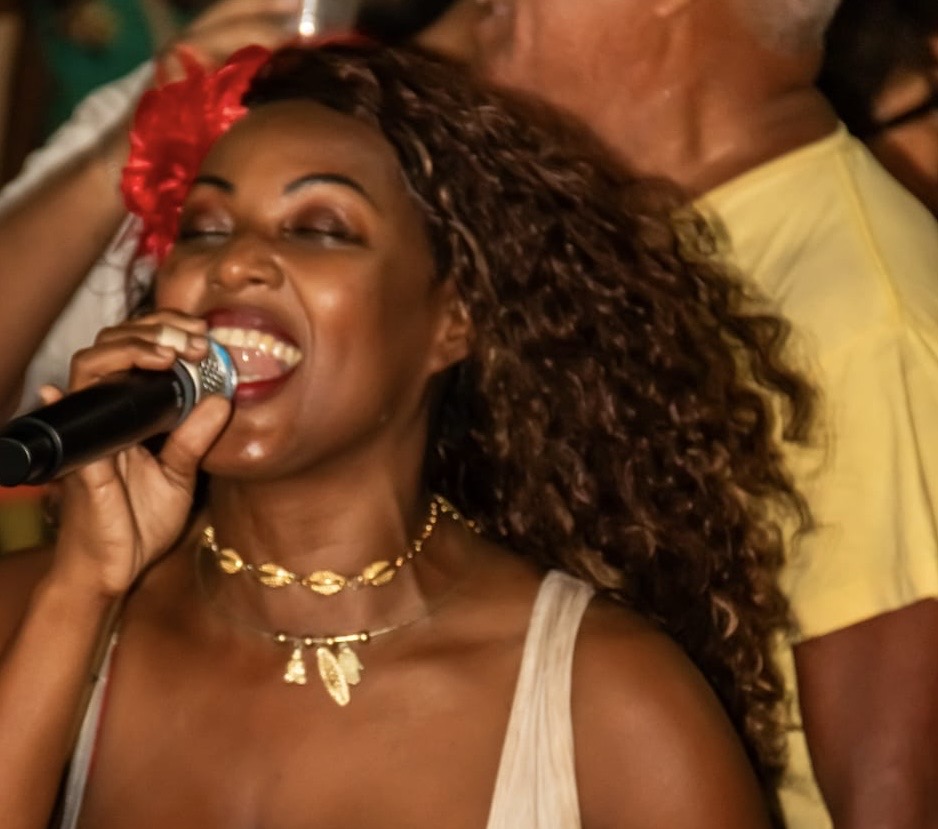 Capa: Arapuca recebe Geovanna Costa no Samba da Madrugada nesta sexta (11)