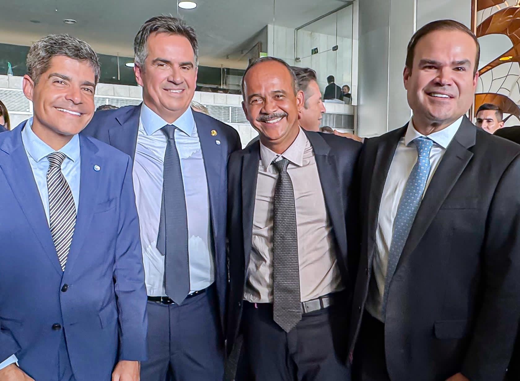 Capa: Elinaldo comemora federação entre União Brasil e PP: “Mostra a força da oposição na Bahia e no Brasil”