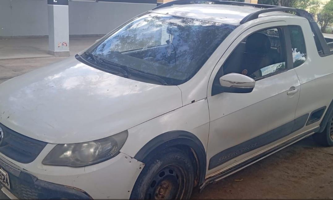 Capa: Carro com restrição é recuperado pela PM em Miguel Calmon