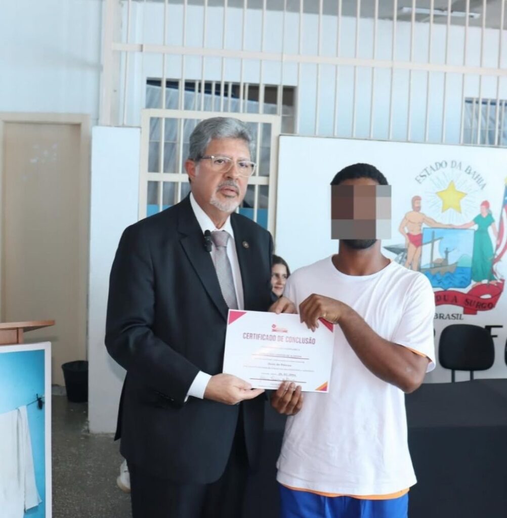 Capa: O sistema penitenciário, a ressocialização e boas práticas …