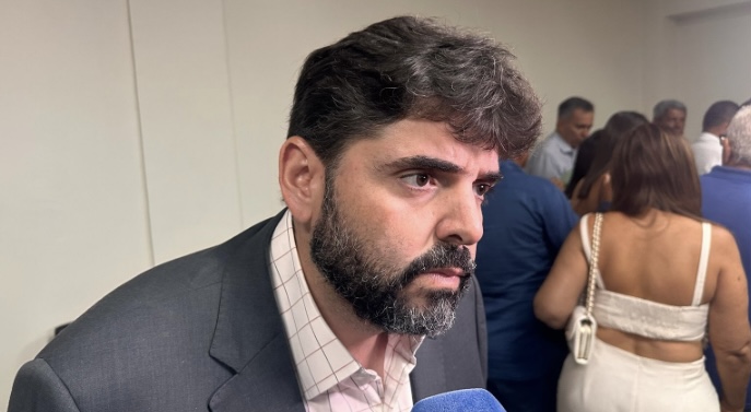 Capa: “Não tratamos como partido de aluguel”, afirma Adolpho Loyola sobre relação com o PDT