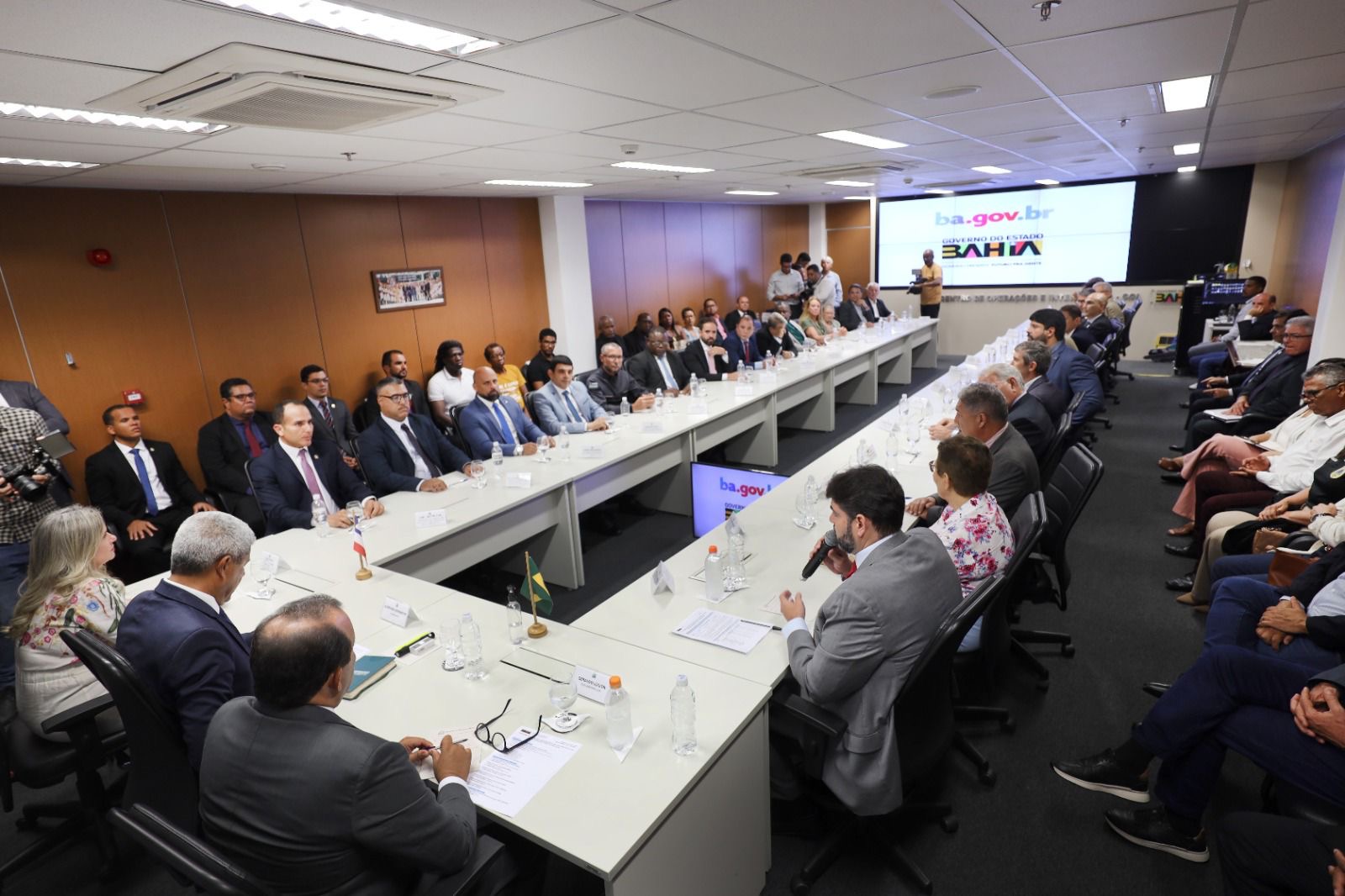 Capa: Governador encaminha Projeto de Lei que altera estrutura remuneratória das carreiras da Segurança Pública do Estado