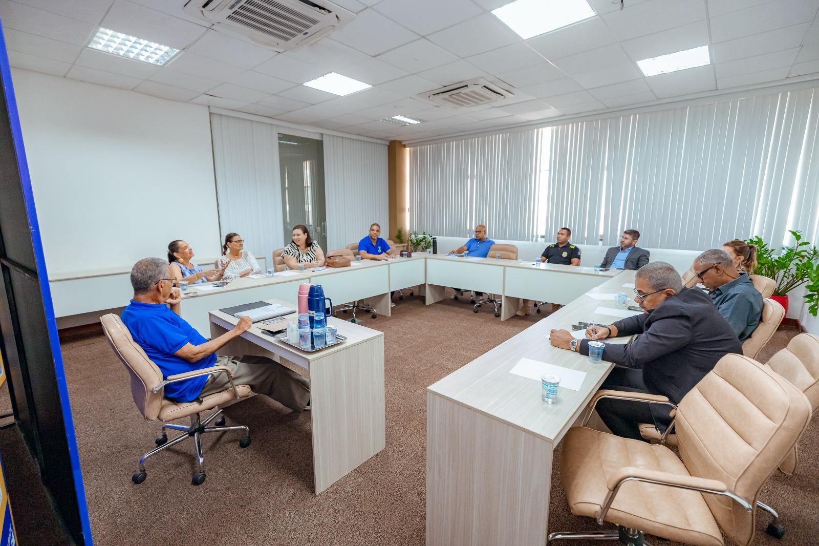 Capa: LAURO DE FREITAS: reunião debate retorno e restruturação da Escola de Cadetes Mirins
