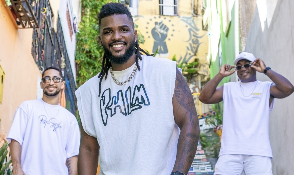 Capa: Grupo Sem Intenção lança novo clipe com pegada cinematográfica e movimenta o samba baiano