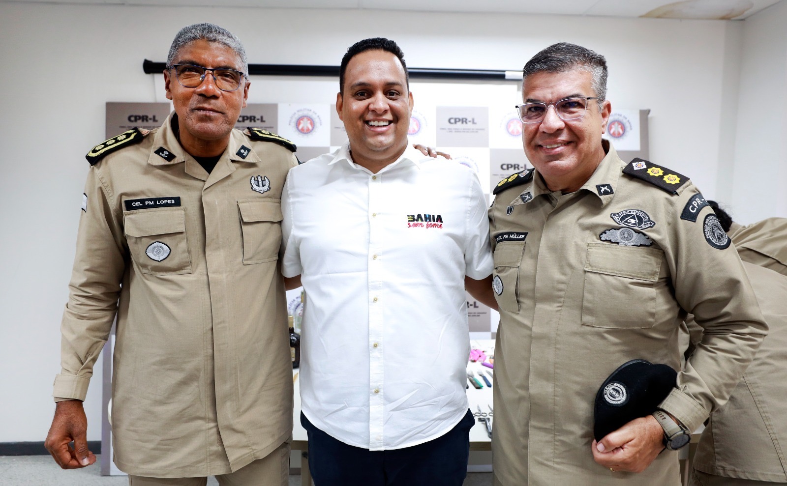 Capa: PMBA entrega quatro toneladas de alimentos arrecadados na Micareta de Feira ao Programa Bahia Sem Fome