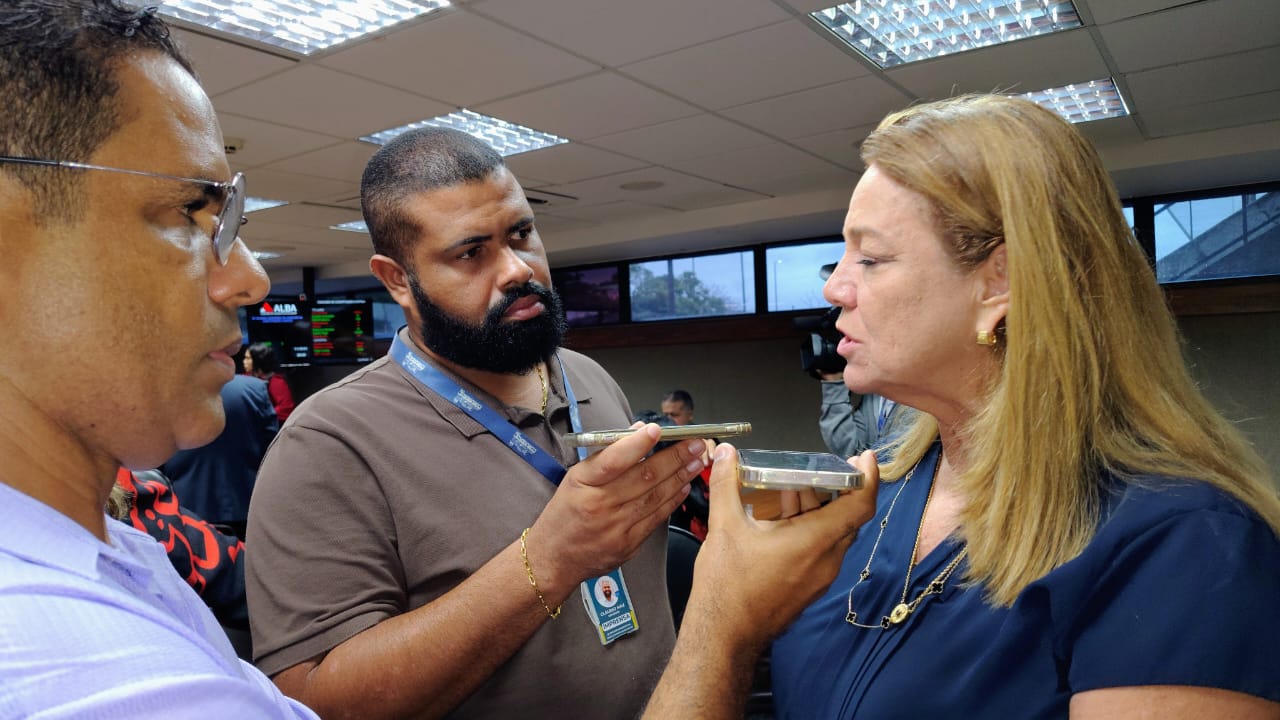 Capa: Fabíola Mansur destaca atuação da CCJ e celebra avanços de projetos na ALBA