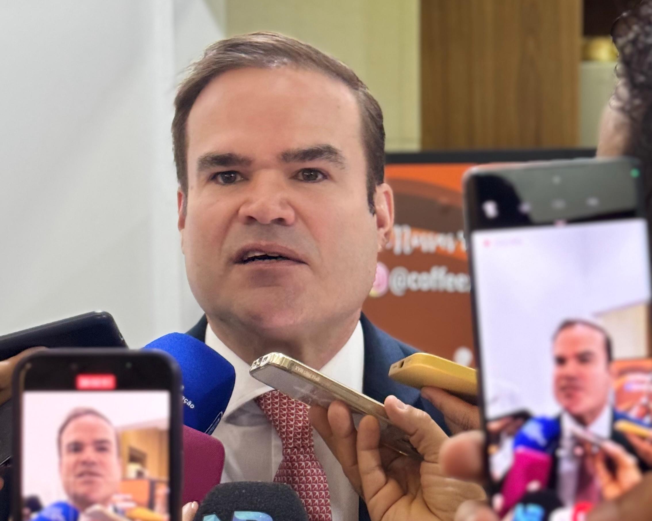 Capa: ‘Não devem ser tolerados numa democracia’, diz Cacá Leão sobre ataques ao Legislativo de Salvador