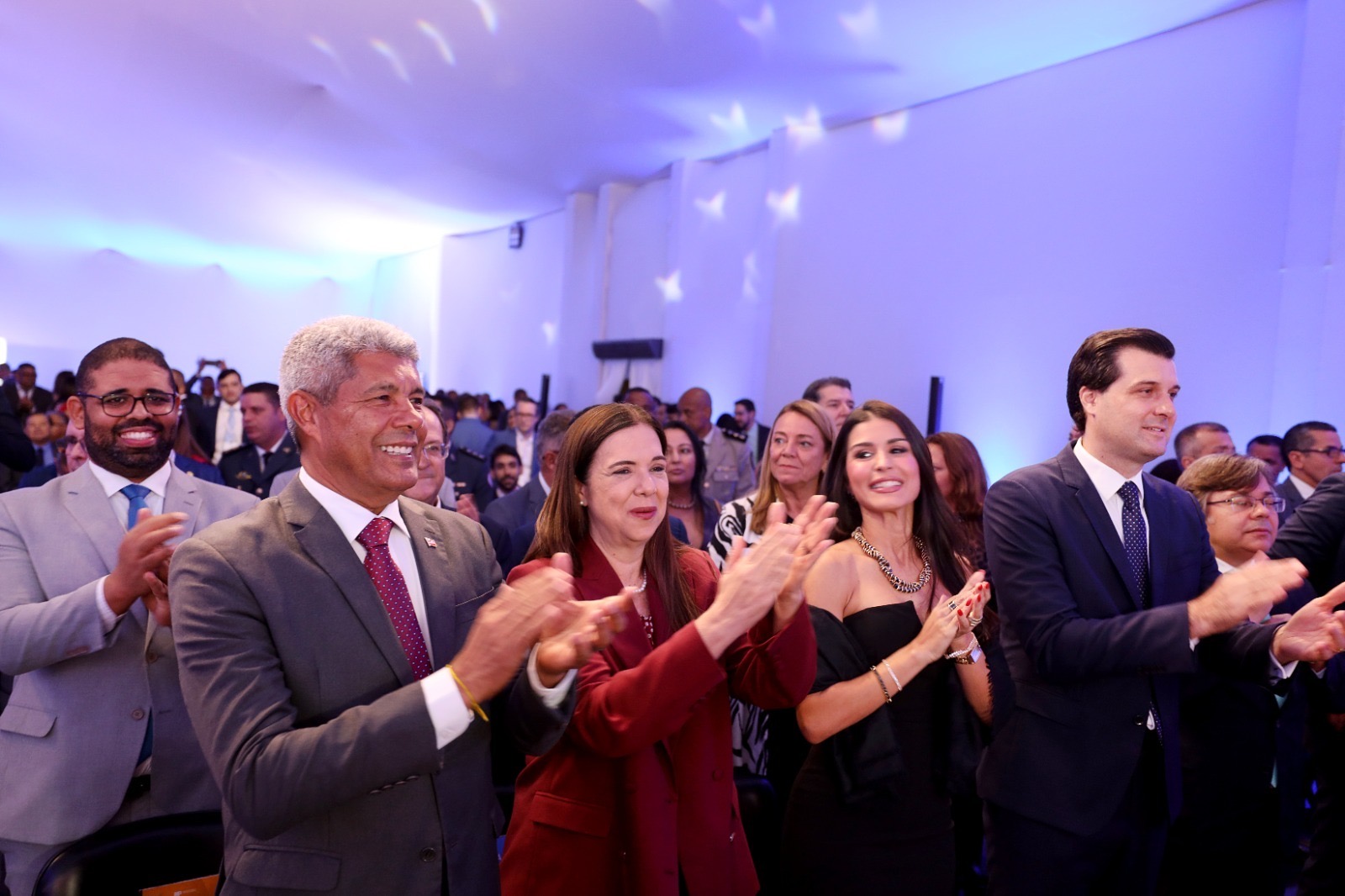 Capa: Em Lençóis, governador Jerônimo Rodrigues recebe Comenda de Honra ao Mérito durante Congresso do MPBA