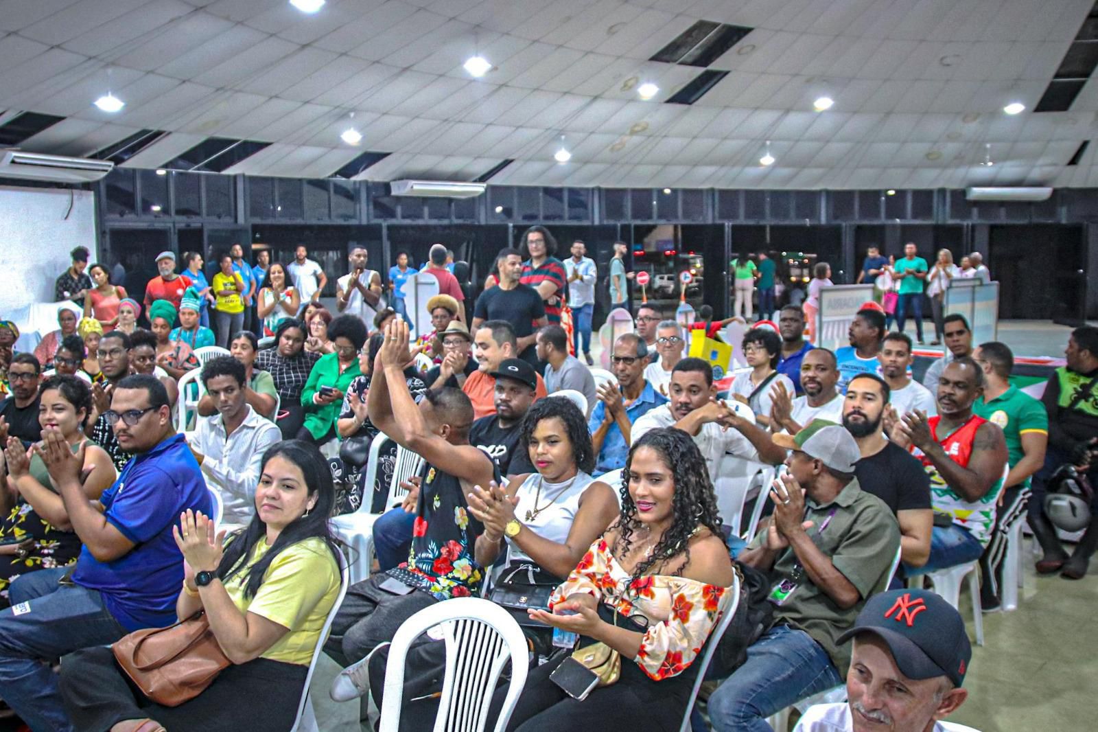 Capa: LAURO: Prefeitura inicia pagamentos do Edital SIVÚ Resistência aos fazedores de cultura do município