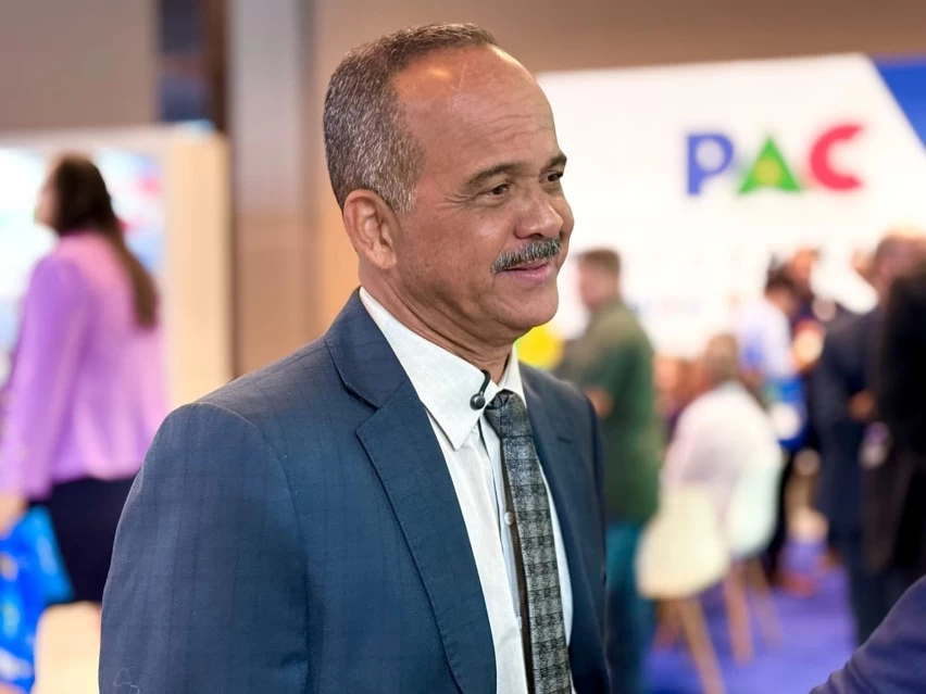 Capa: Elinaldo marca presença na Marcha dos Prefeitos e cobra aprovação da PEC 66 para aliviar dívidas municipais