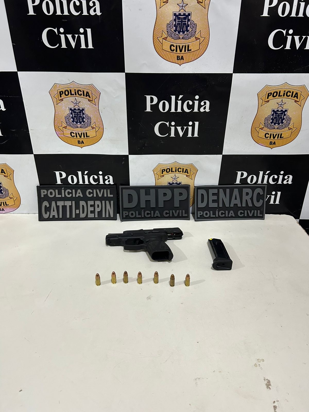 Capa: Dupla é presa no povoado de Salitre com arma e quatro motocicletas adulteradas